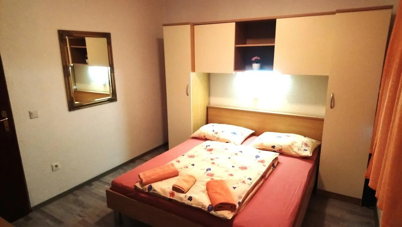 Apartments Curic Trogir 0*,